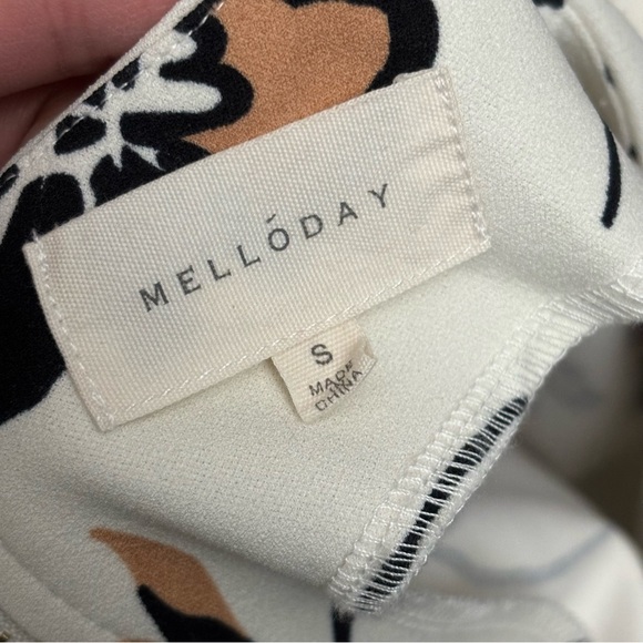 Melloday Cream Floral Blouse - Picture 3 of 4